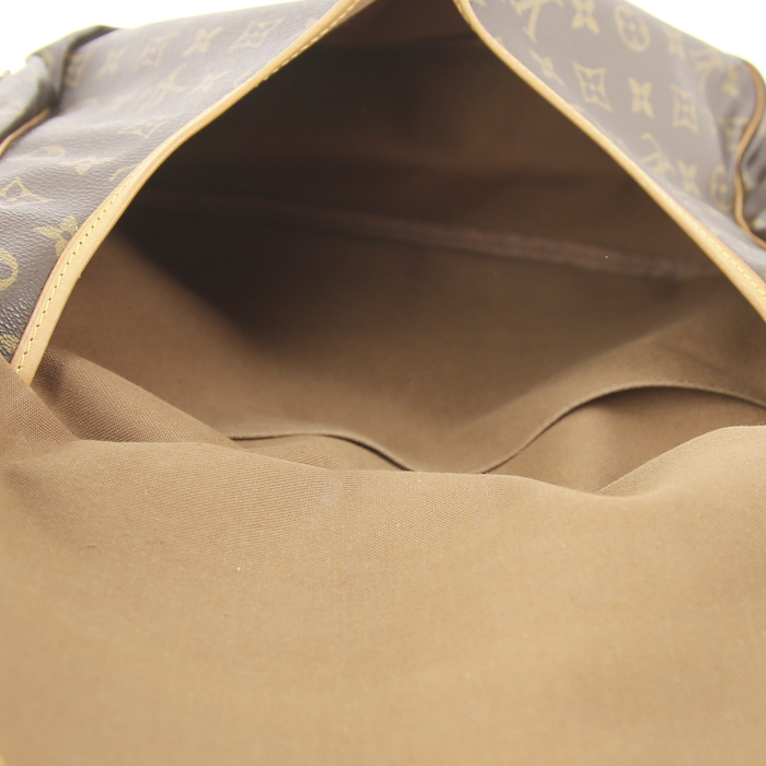 Bolso bandolera Louis Vuitton Saumur modelo grande en lona Monogram revestida y cuero natural - Detail D3