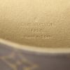 Bolso/bolsito Louis Vuitton en lona Monogram y cuero natural - Detail D3 thumbnail