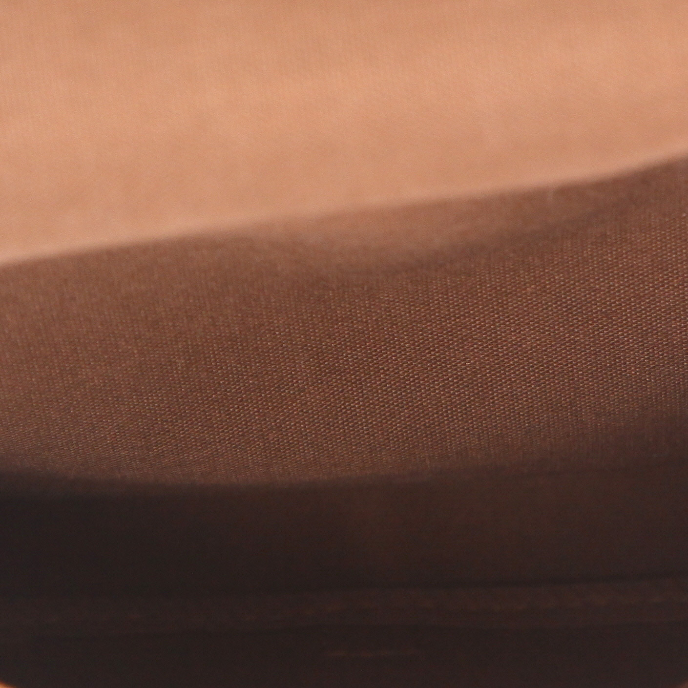 Sac bandoulière Louis Vuitton  Saumur petit modèle  en toile monogram enduite marron et cuir naturel - Detail D3