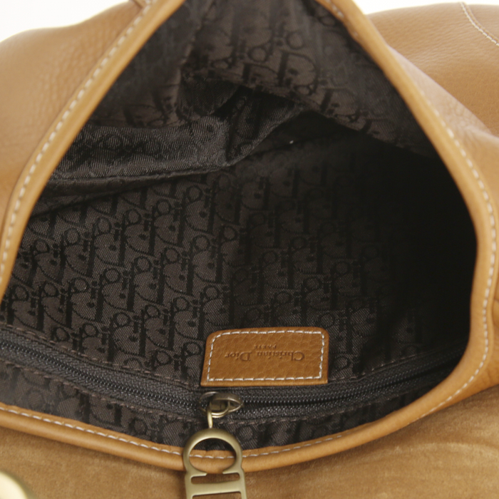 Dior Saddle bag worn on the shoulder or carried in the hand in gold grained leather - Detail D2