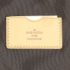 Valise souple Louis Vuitton Pegase en toile monogram marron et cuir naturel - Detail D4 thumbnail