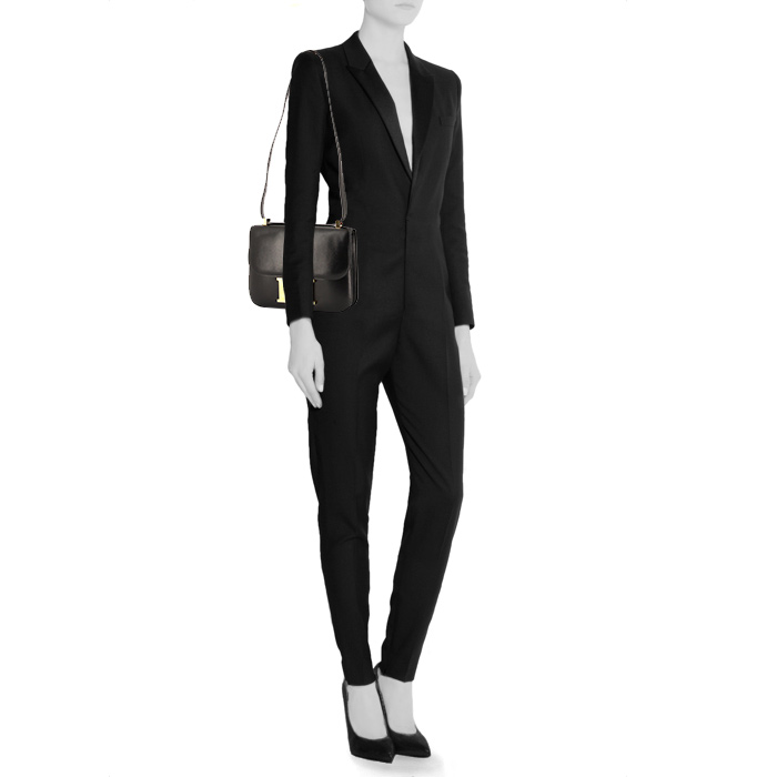 Hermes Constance bag worn on the shoulder or carried in the hand in black box leather - Detail D2