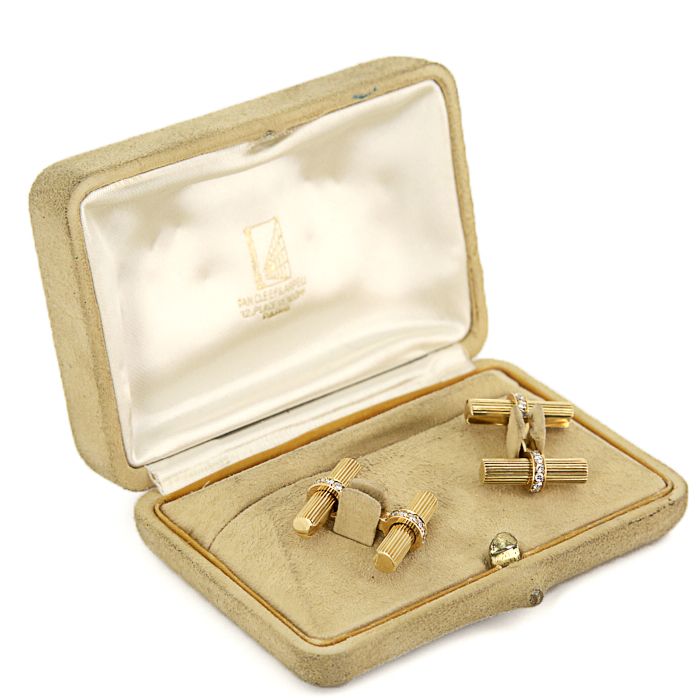 Van Cleef & Arpels 1970's pair of cufflinks in yellow gold and diamonds - Detail D2