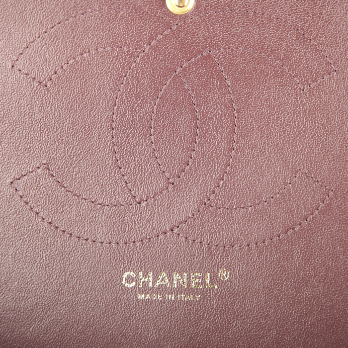 Sac à main Chanel Timeless jumbo en cuir grainé matelassé noir - Detail D4