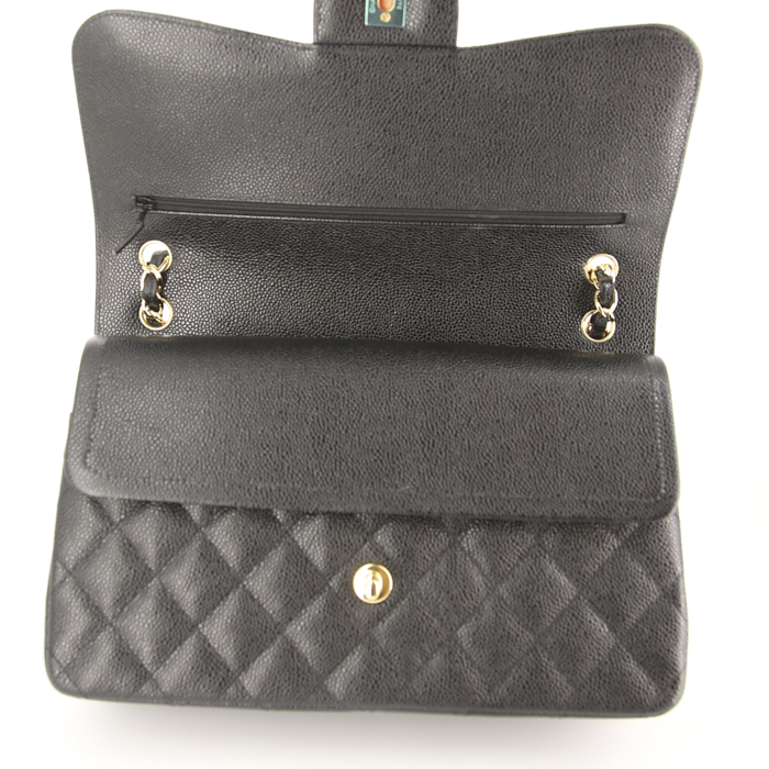 Bolso de mano Chanel Timeless jumbo en cuero granulado acolchado negro - Detail D5