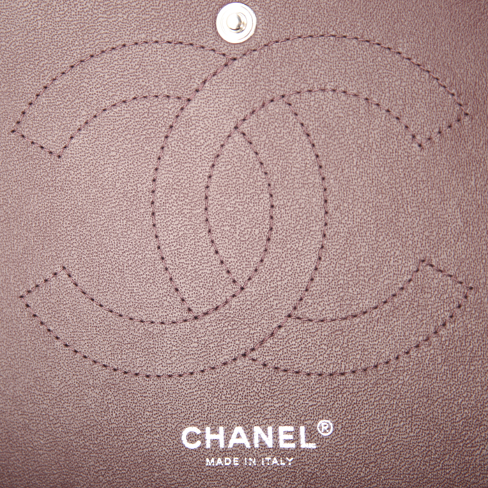 Bolso de mano Chanel Timeless jumbo en cuero granulado acolchado negro - Detail D4