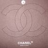 Sac à main Chanel Timeless jumbo en cuir grainé matelassé noir - Detail D4 thumbnail