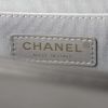 Sac bandoulière Chanel Boy en cuir noir - Detail D4 thumbnail