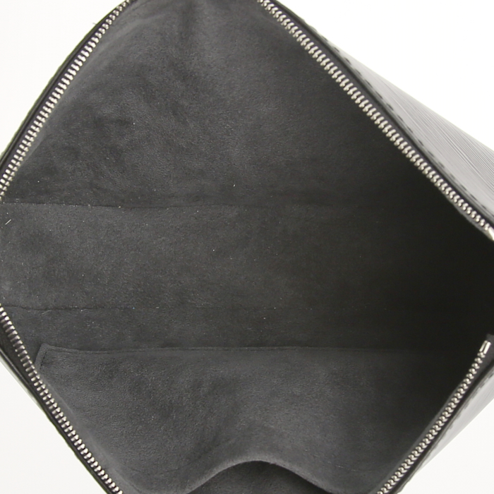 Pochette Louis Vuitton Pochette accessoires en cuir épi noir - Detail D2