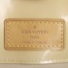 Sac à main Louis Vuitton Reade petit modèle en cuir vernis monogram beige - Detail D3 thumbnail