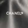 Sac cabas Chanel Grand Shopping en cuir lisse noir et cuir matelassé noir - Detail D3 thumbnail