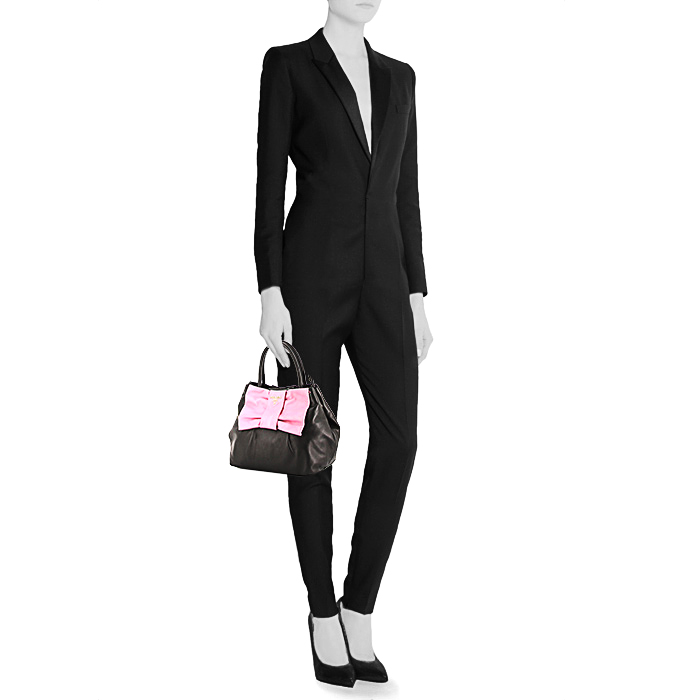 Prada shoulder bag in black and pink leather - Detail D2