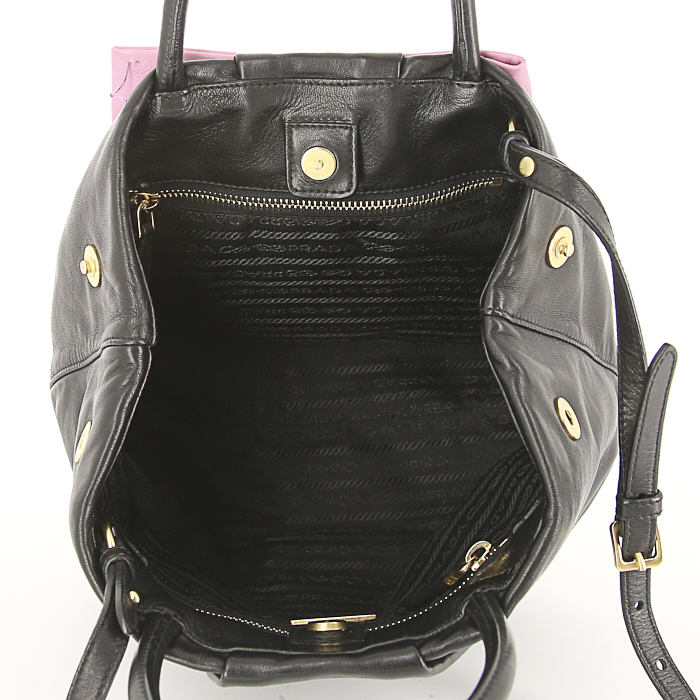 Sac bandoulière Prada en cuir noir et rose - Detail D3
