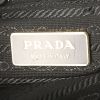 Bolso bandolera Prada en cuero negro y rosa - Detail D4 thumbnail