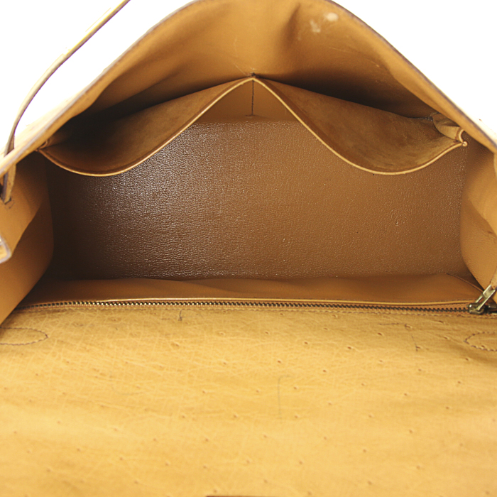 Hermes Kelly 35 cm handbag in gold ostrich leather - Detail D3