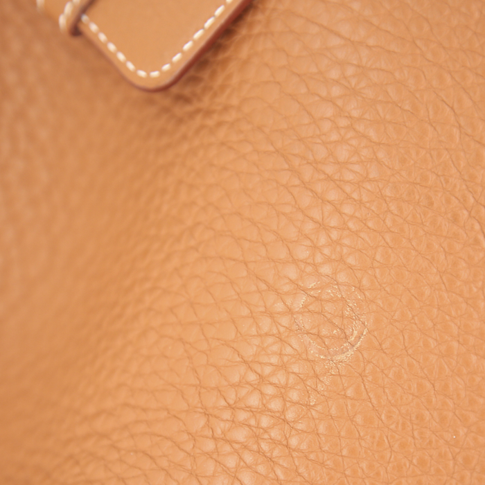 Bolsa de viaje Hermes Victoria en cuero togo color camel - Detail D4