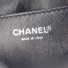 Borsa da spalla o a mano Chanel Petit Shopping in tela denim blu - Detail D3 thumbnail