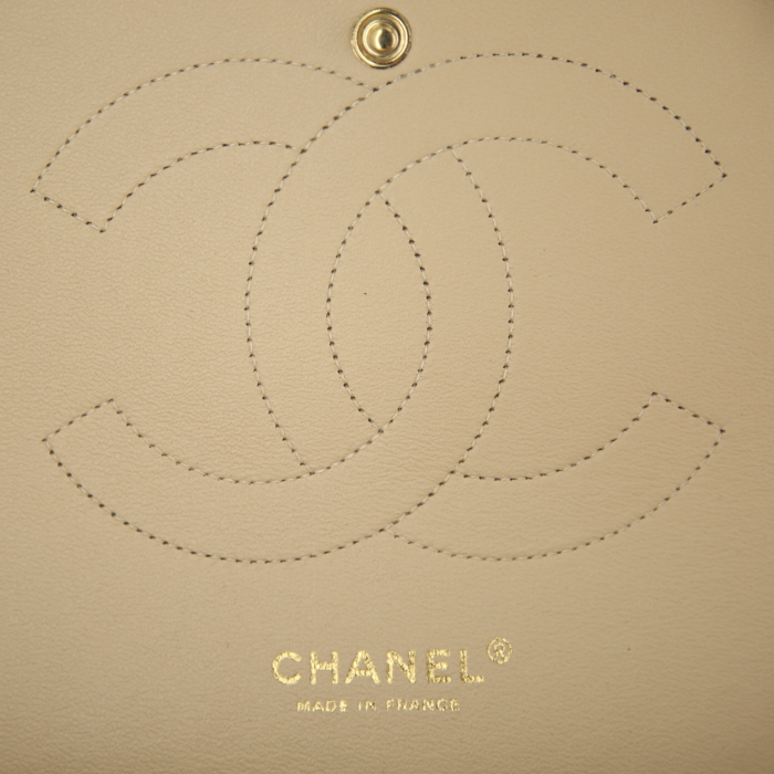 Bolso bandolera Chanel Timeless jumbo en cuero acolchado beige - Detail D4