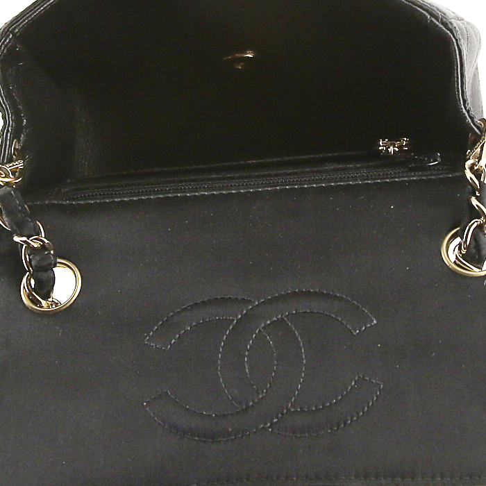 Bolso bandolera Chanel Mini Timeless en lona negra - Detail D2