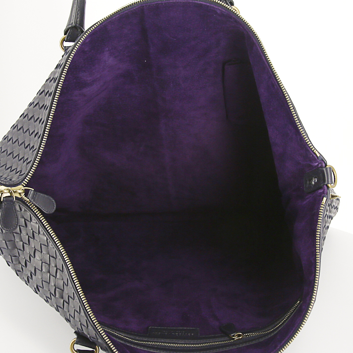 Sac de voyage Bottega Veneta grand modèle en cuir intrecciato bleu-nuit - Detail D2