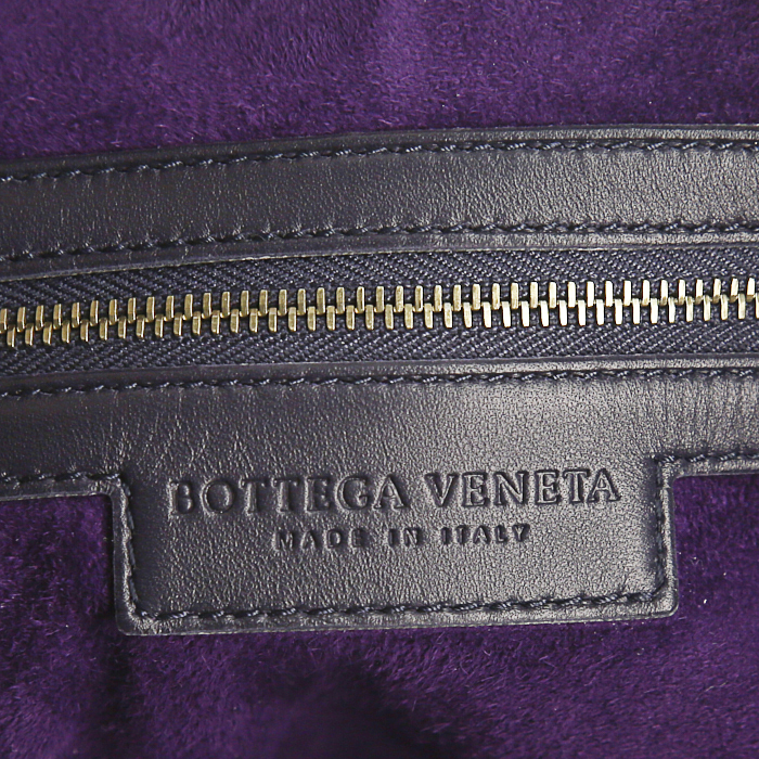 Bolsa de viaje Bottega Veneta modelo grande en cuero intrecciato azul oscuro - Detail D3