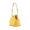 Shopping bag Louis Vuitton petit Noé modello piccolo in pelle Epi gialla - 00pp thumbnail