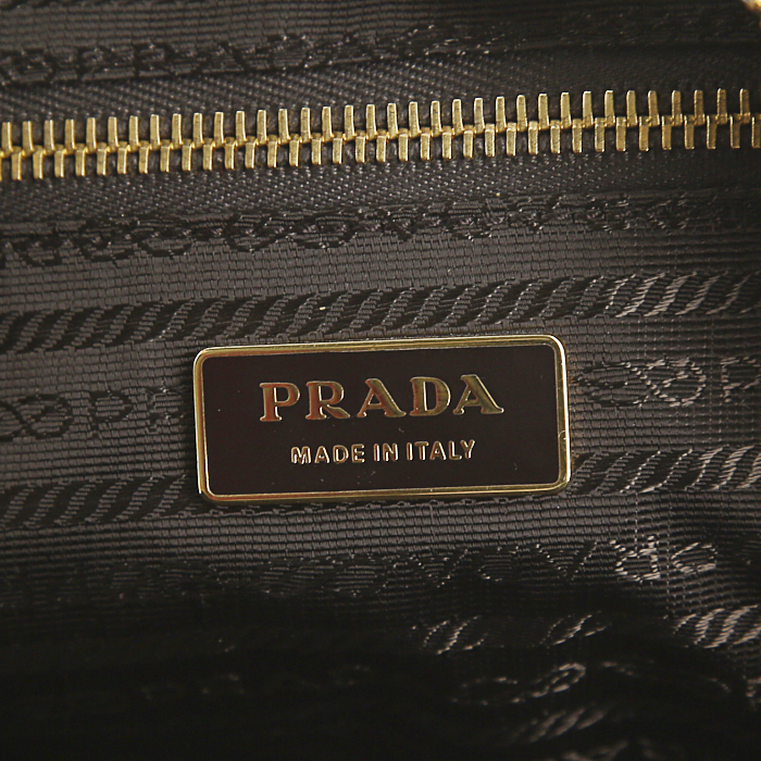 Bolso de mano Prada Bauletto en cuero saffiano rojo - Detail D3