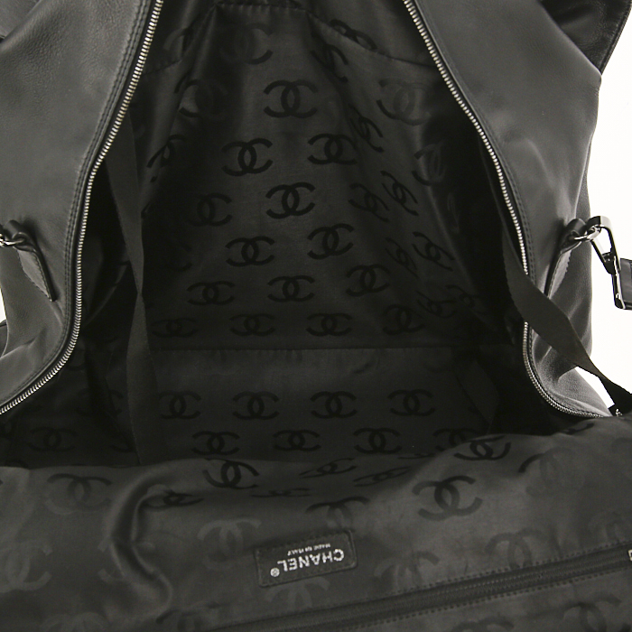 Bolsa de viaje Chanel en cuero negro - Detail D3