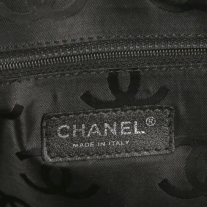 Chanel travel bag in black leather - Detail D4