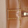 Sac à main Louis Vuitton Alma moyen modèle en cuir épi marron - Detail D3 thumbnail
