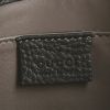 Bolso bandolera Gucci en cuero granulado negro - Detail D3 thumbnail