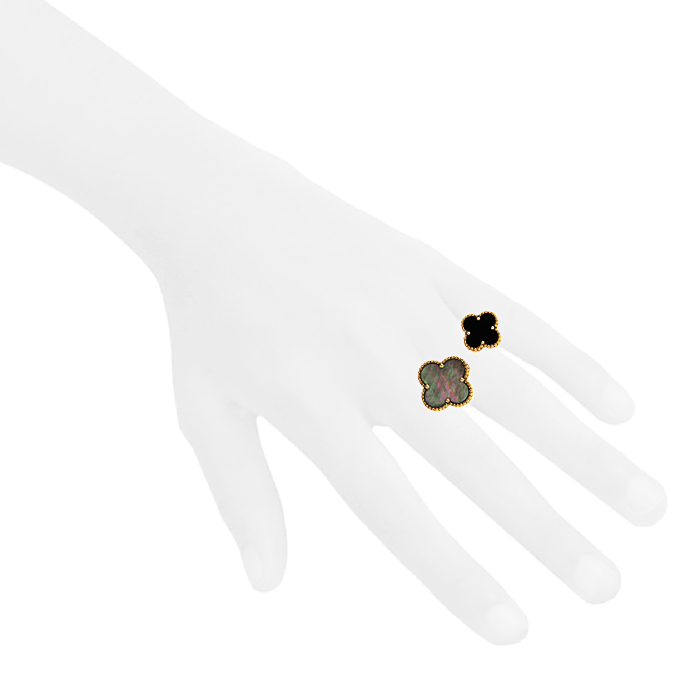 Bague Van Cleef & Arpels Magic Alhambra en or jaune,  onyx et nacre grise - Detail D1