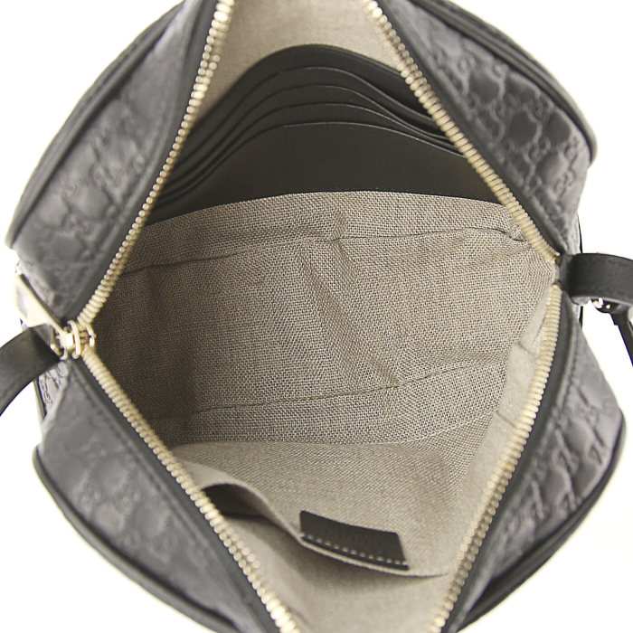 Sac bandoulière Gucci en cuir monogram noir - Detail D2