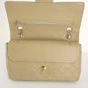 Bolso de mano Chanel Timeless en cuero acolchado beige - Detail D5 thumbnail