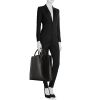 Shopping bag Louis Vuitton Sac Plat in pelle Epi nera - Detail D1 thumbnail
