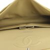 Bolso de mano Chanel Timeless en cuero acolchado beige - Detail D3 thumbnail