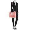 Shopping bag Chanel in tela rosa - Detail D2 thumbnail