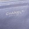 Sac à main Chanel Timeless jumbo en cuir matelassé bleu - Detail D4 thumbnail