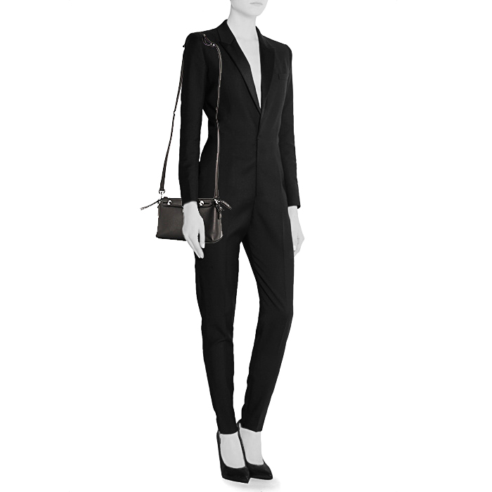 Fendi By the way small model shoulder bag in black grained leather - Detail D1