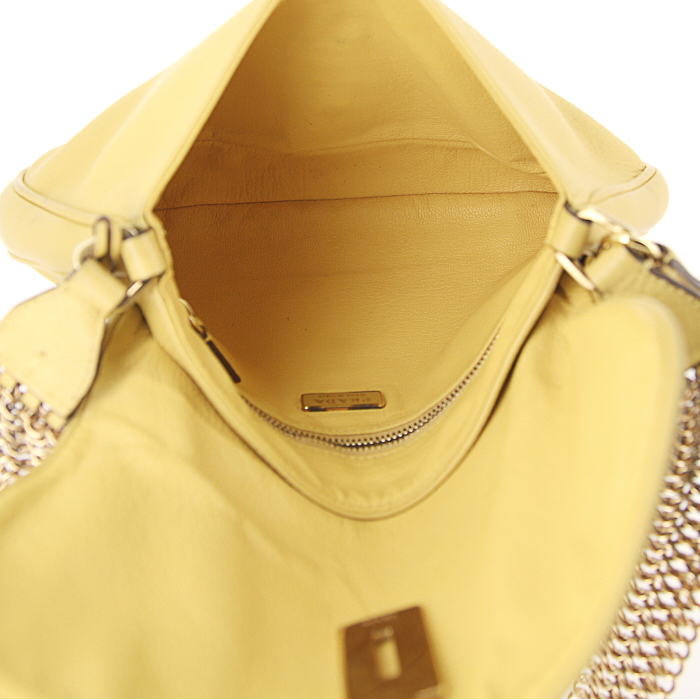 Sac à main Prada en cuir grainé jaune - Detail D2