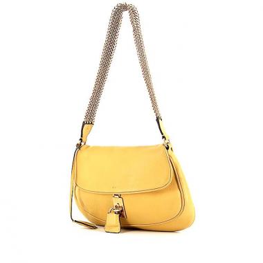 Bolso de mano Prada en cuero granulado amarillo
