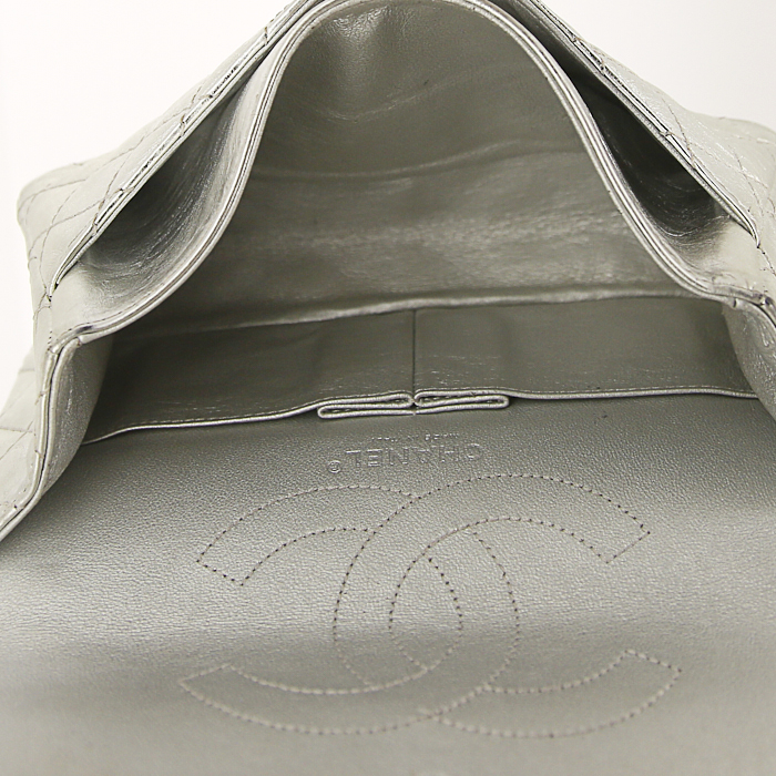 Borsa a tracolla Chanel 2.55 in pelle trapuntata argentata - Detail D3