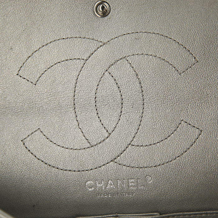 Borsa a tracolla Chanel 2.55 in pelle trapuntata argentata - Detail D4