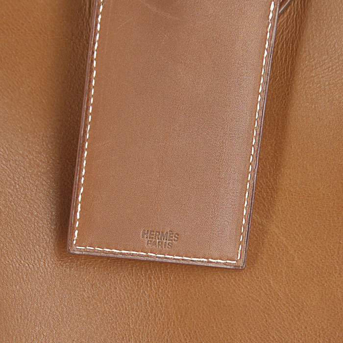 Bolso Hermès Plume Travel Bag en cuero Barenia marrón - Detail D3