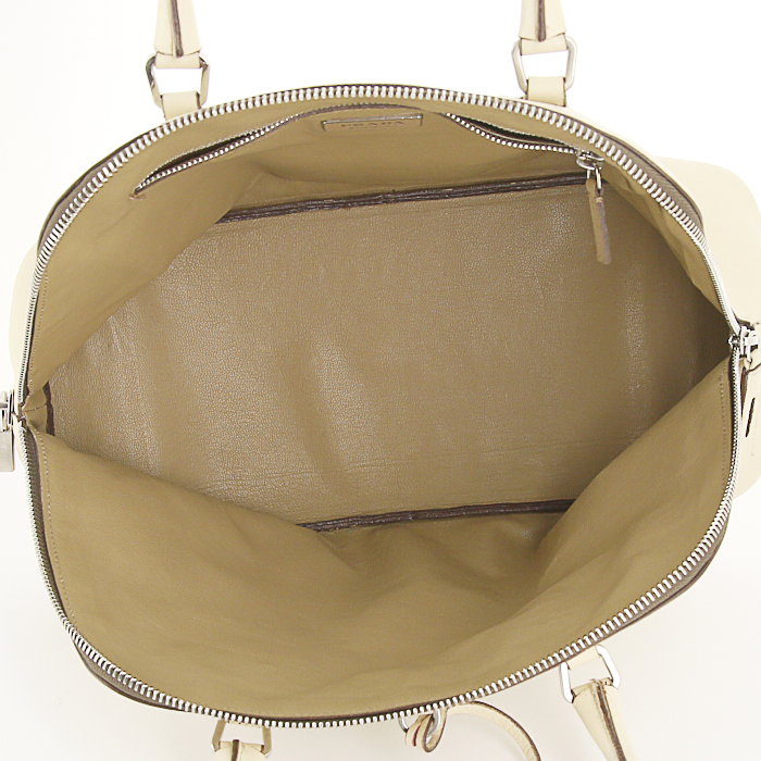 Bolso de mano Prada en cuero beige - Detail D2