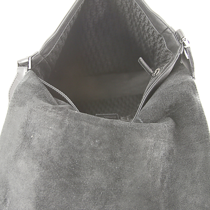 Dior shoulder bag in black leather - Detail D2