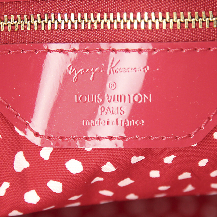 Louis Vuitton Lockit medium model handbag in red and white patent leather - Detail D3