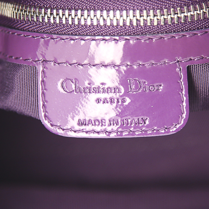 Sac à main Dior Le 30 en cuir vernis violet - Detail D3