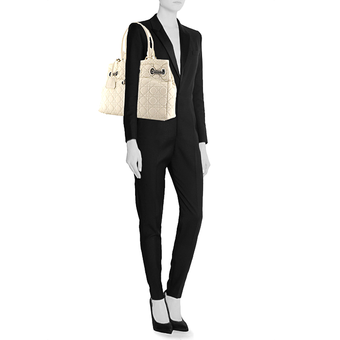 Dior Shopping handbag in white leather cannage - Detail D1