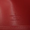 Sac à main Louis Vuitton en cuir vernis monogram rouge et cuir naturel - Detail D3 thumbnail
